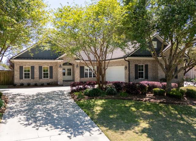 Property at 313 Grove Park Dr, Niceville, FL 32578, 4 beds, 3 baths
