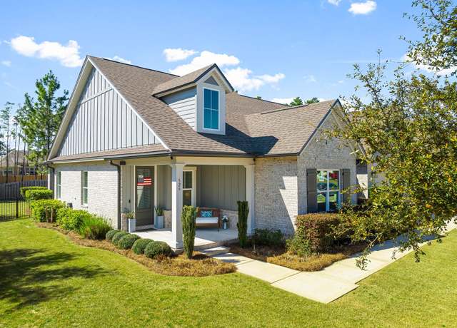 Property at 526 Meadow Lake Dr, Freeport, FL 32439, 4 beds, 2 baths