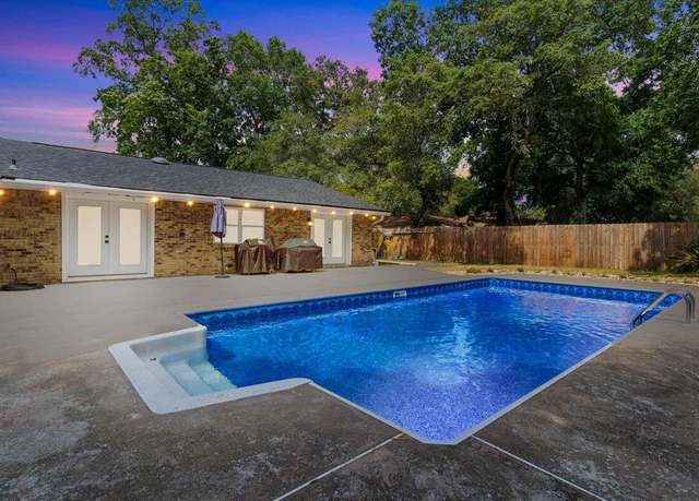 Property at 153 Raintree Blvd, Niceville, FL 32578, 4 beds, 2.5 baths