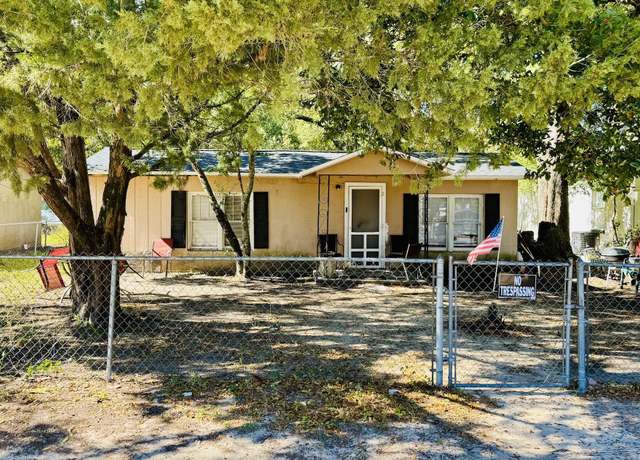 Property at 1096 S Wilson St, Crestview, FL 32536, 2 beds, 1 bath