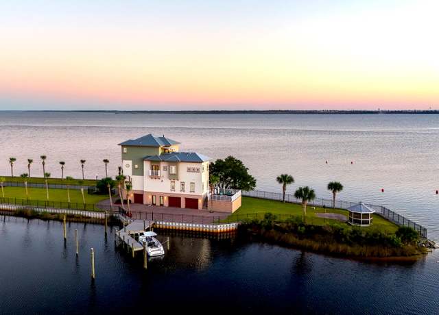 Property at 6701 Yacht Club Dr, Panama City, FL 32404, 4 beds, 4.5 baths