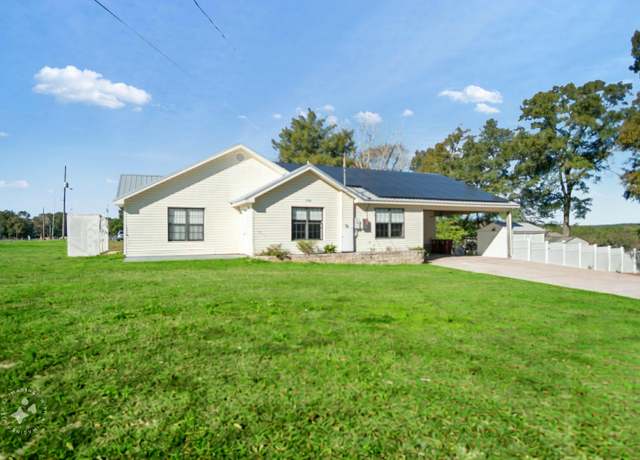 Property at 398 E North Ave, Crestview, FL 32536, 4 beds, 2 baths