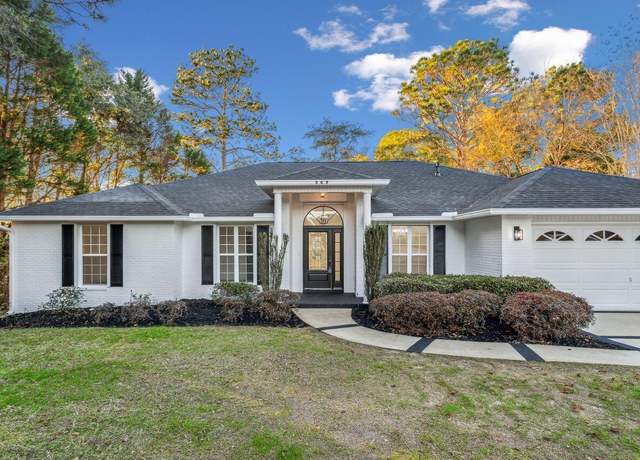 Property at 509 Scenic Ct, Crestview, FL 32539, 5 beds, 2 baths