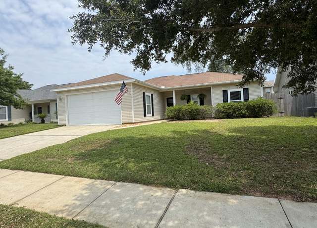Property at 202 Ladue Ave, Crestview, FL 32539, 3 beds, 2 baths