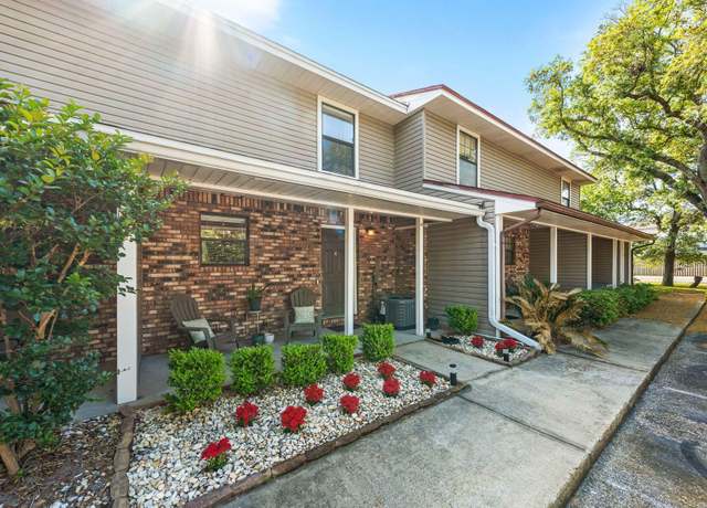 Property at 229 Carmel Dr #4, Fort Walton Beach, FL 32547, 2 beds, 2.5 baths