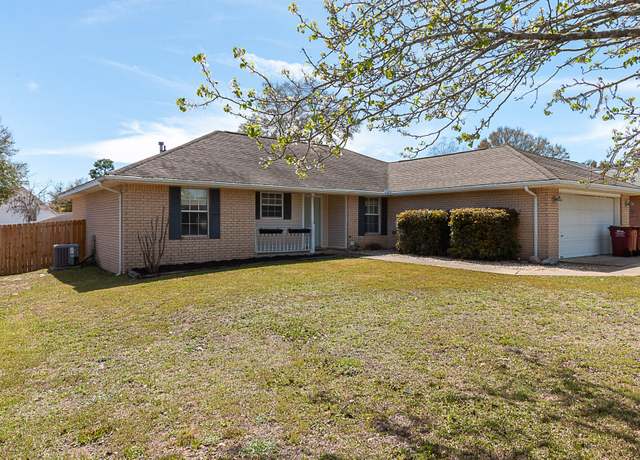 Property at 513 Risen Star Dr, Crestview, FL 32539, 3 beds, 2 baths