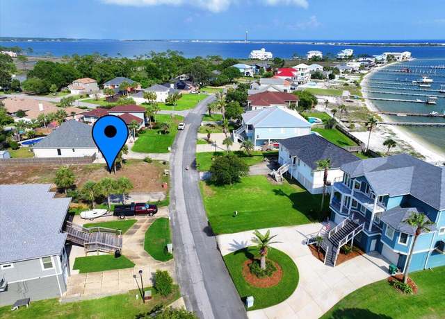 Property at 147 Shoreline Dr, Mary Esther, FL 32569