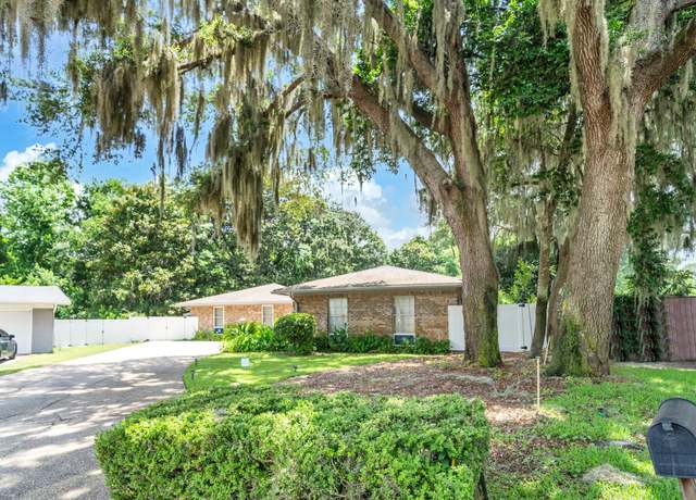 Property at 333 Jonquil Cir, Fort Walton Beach, FL 32548, 4 beds, 2.5 baths