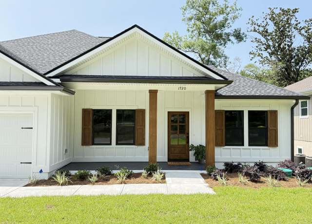 Property at 1720 25th Street St, Niceville, FL 32578, 5 beds, 3 baths