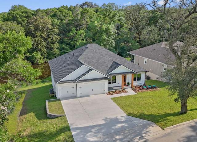 Property at 1720 25th Street St, Niceville, FL 32578, 5 beds, 3 baths