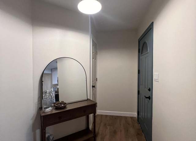 Property at 207 Sharon Ct, Mary Esther, FL 32569, 2 beds, 1.5 baths