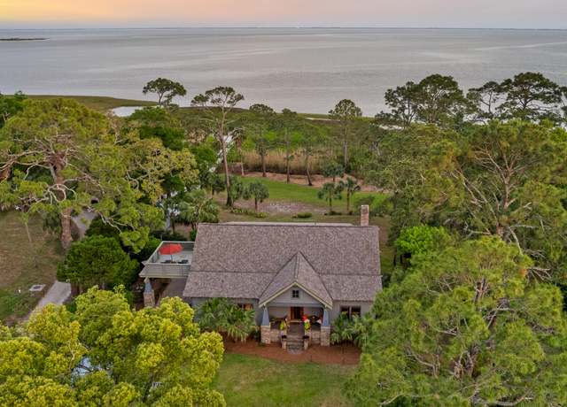 Property at 25 17th St, Apalachiacola, FL 32320, 5 beds, 5 baths