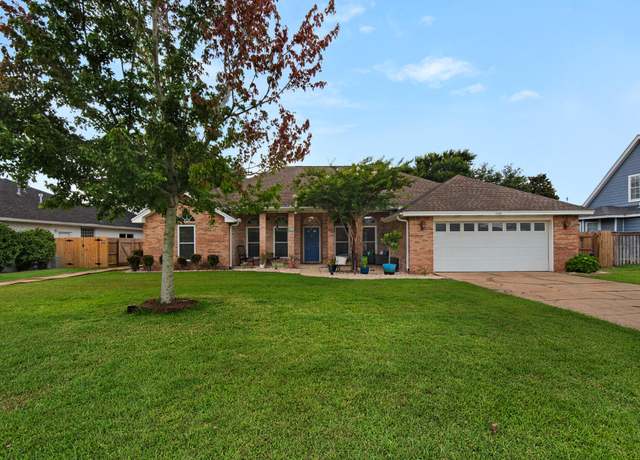 Property at 1241 Shipley Dr, Niceville, FL 32578, 4 beds, 2 baths