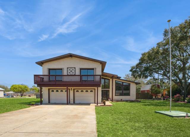 Property at 2116 Vizcaya Dr, Navarre, FL 32566, 3 beds, 2.5 baths