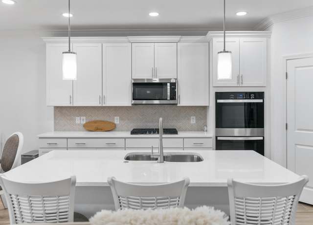 Property at 9518 Paradise Dr, Panama City Beach, FL 32413, 3 beds, 2.5 baths