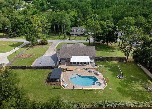 Property at 131 Wedgewood Ln, Crestview, FL 32536, 3 beds, 2 baths