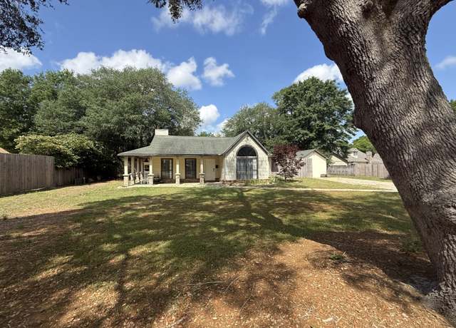 Property at 201 Byron Ct, Crestview, FL 32539, 3 beds, 2 baths