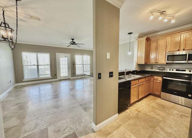 Property at 305 Mattie M Kelly Blvd, Destin, FL 32541, 3 beds, 2.5 baths