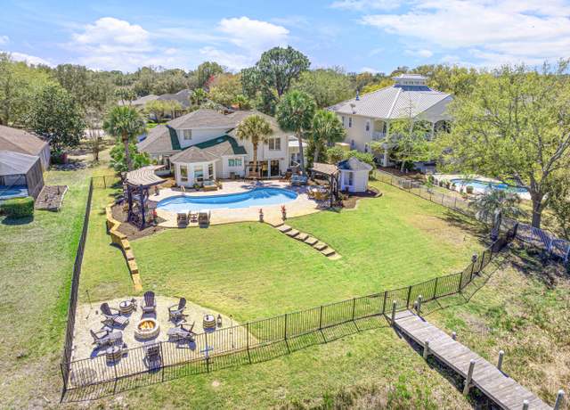 Property at 132 Indian Bayou Dr, Destin, FL 32541, 4 beds, 4.5 baths