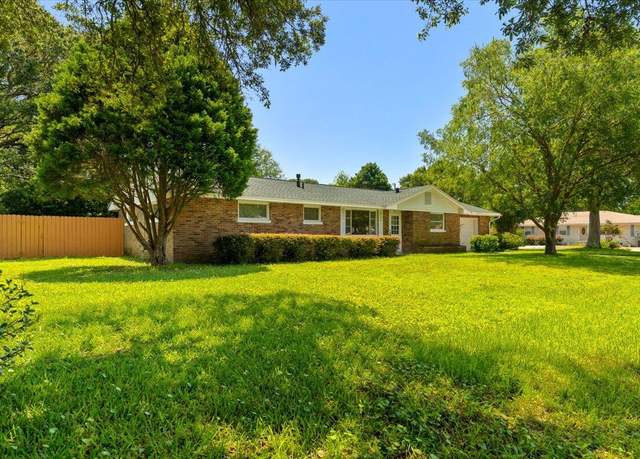 Property at 109 NW Maurice Ave Ave, Fort Walton Beach, FL 32548, 3 beds, 2 baths