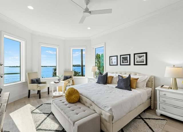 Property at 206 SE Sloat Ct, Fort Walton Beach, FL 32548, 5 beds, 4.5 baths