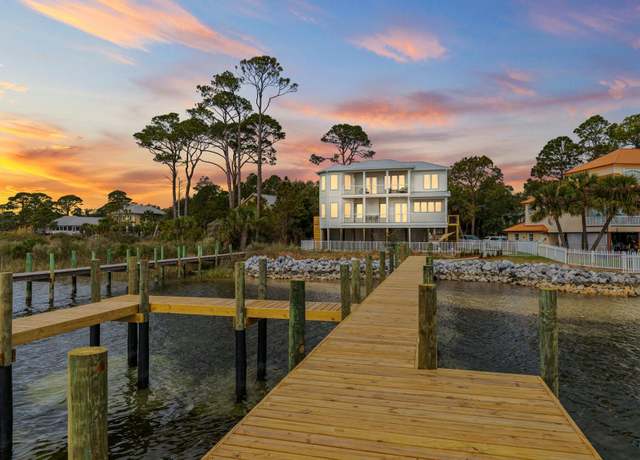 Property at 206 SE Sloat Ct, Fort Walton Beach, FL 32548, 5 beds, 4.5 baths