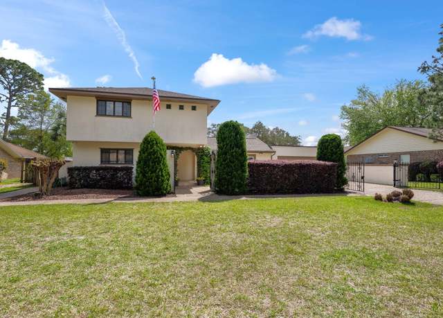 Property at 57 Lake Lorraine Cir, Shalimar, FL 32579, 5 beds, 3 baths