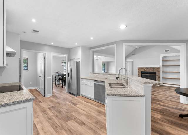 Property at 3307 Kings Rd, Panama City, FL 32405, 4 beds, 2.5 baths