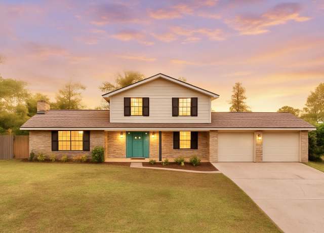 Property at 7439 Oak Ridge Dr, Panama City, FL 32404, 4 beds, 2.5 baths