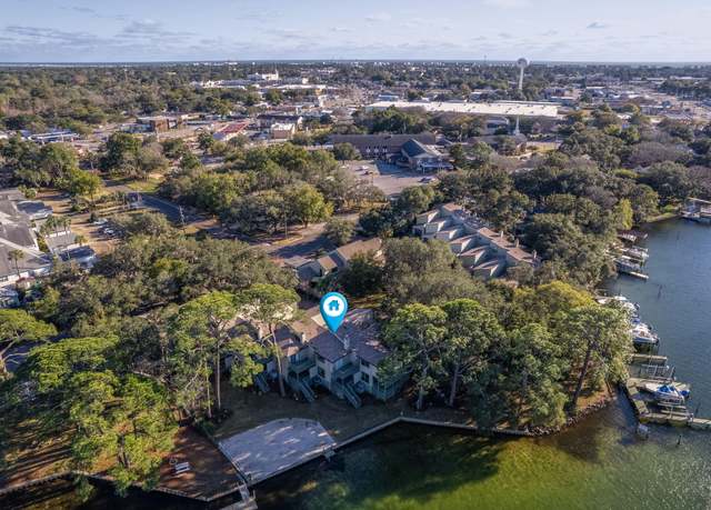 Property at 258 Kidd St, Fort Walton Beach, FL 32548, 3 beds, 2.5 baths