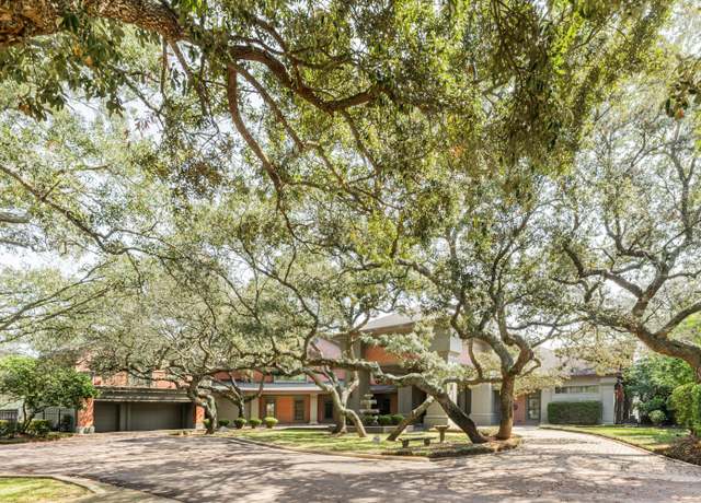 Property at 204 Laura Ln, Gulf Breeze, FL 32561, 8 beds, 9 baths