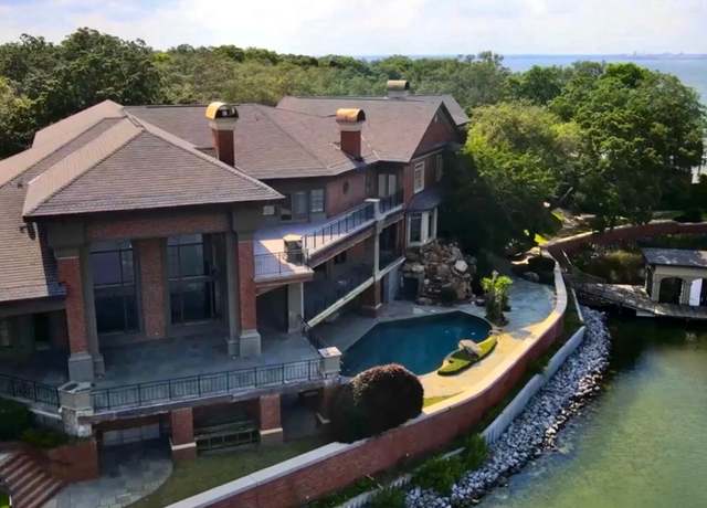 Property at 204 Laura Ln, Gulf Breeze, FL 32561, 8 beds, 9 baths