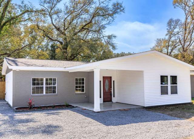 Property at 931 E Edney Ave, Crestview, FL 32539, 4 beds, 2 baths
