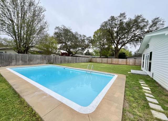 Property at 640 NE Golf Course Dr, Fort Walton Beach, FL 32547, 3 beds, 3 baths