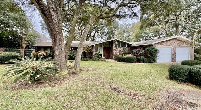 Photo of 16 NE Wedgewood Ln, Fort Walton Beach, FL 32547