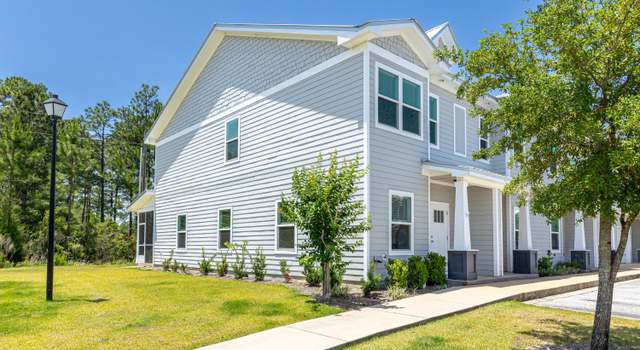 Property at 392 N Sand Palm Rd, Freeport, FL 32439, 3 beds, 2.5 baths
