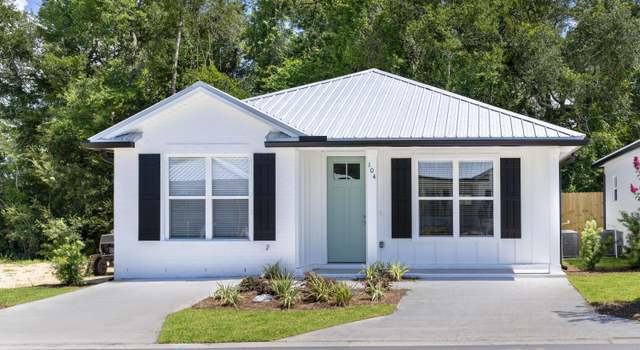 Photo of 111 Penny Ln, Valparaiso, FL 32580