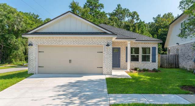 Photo of 298 Park Ln, Crestview, FL 32536
