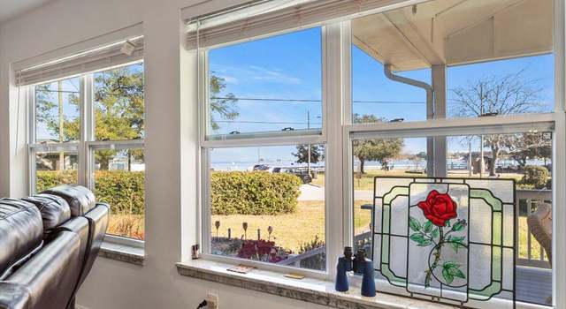 Photo of 256 NE Beachview Dr, Fort Walton Beach, FL 32547
