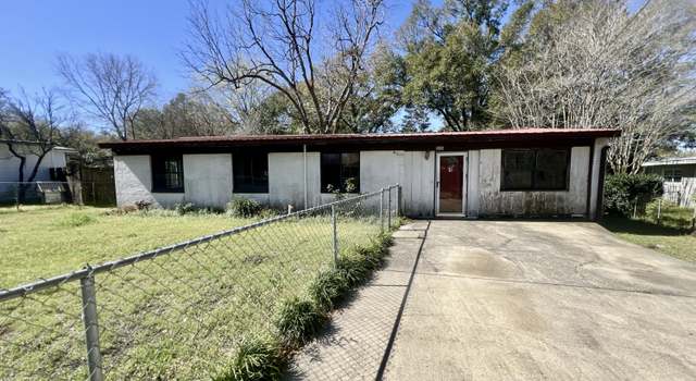 Photo of 215 Seminole Trl, Crestview, FL 32536