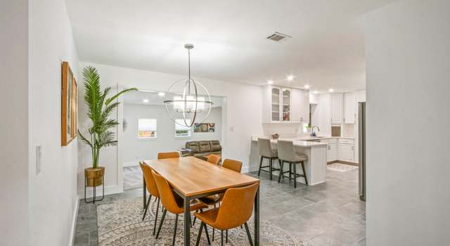 Photo of 128 NE Fulmar Cir, Fort Walton Beach, FL 32548