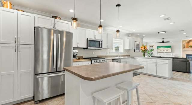 Photo of 141 NE Staff Dr, Fort Walton Beach, FL 32548