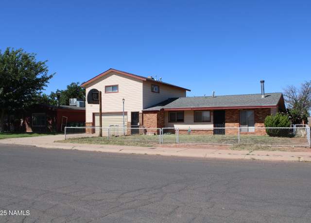 Property at 714 W Hillview St, Winslow, AZ 86047, 3 beds, 2 baths
