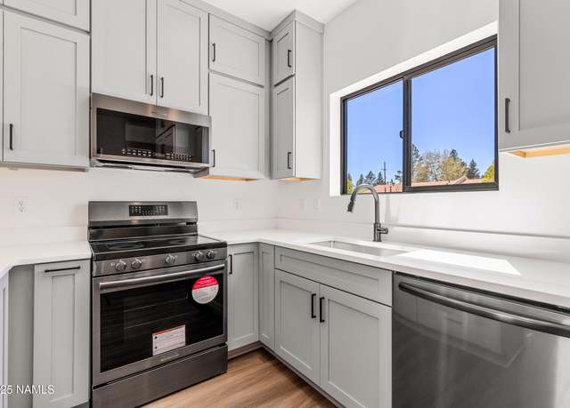Property at 302 W Oak Ave #3, Flagstaff, AZ 86001, 3 beds, 2.5 baths