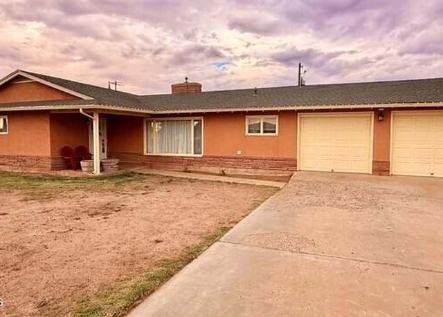 Property at 301 W Gilmore St, Winslow, AZ 86047, 4 beds, 2 baths