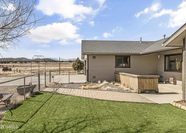 Property at 6162 Meadows Ln, Flagstaff, AZ 86004, 3 beds, 2 baths