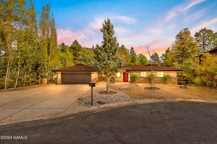 Photo of 1024 E Hillcrest Dr Flagstaff, AZ 86004