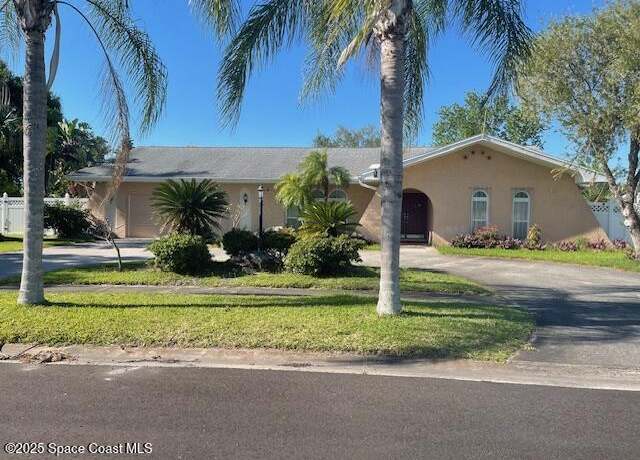 Property at 914 Waialae Cir NE, Palm Bay, FL 32905, 2 beds, 2.5 baths