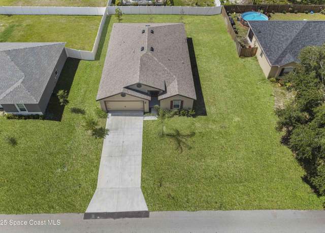 Property at 450 Oldenberg St SW, Palm Bay, FL 32908, 5 beds, 3 baths