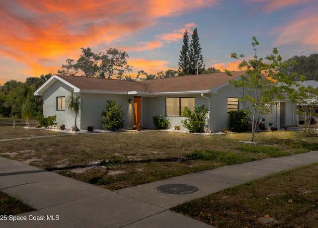 Property at 1810 Oak St, Melbourne, FL 32901, 3 beds, 2 baths